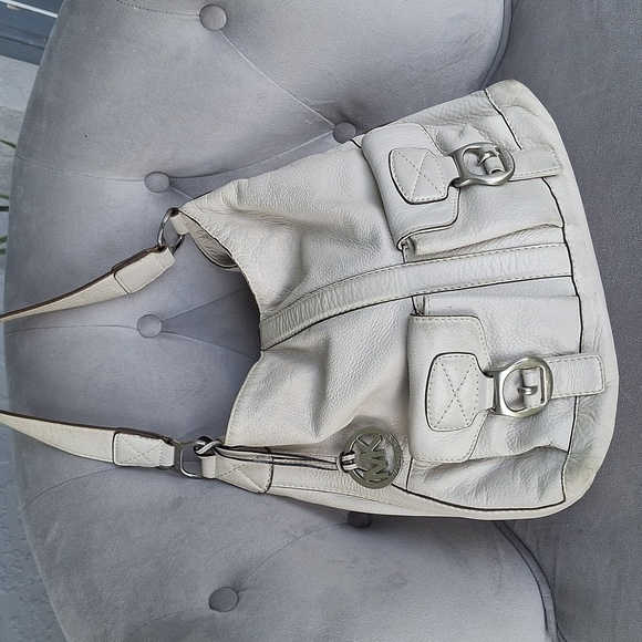 Michael Kors White Leather Shoulder Bag - Picture 2 of 8